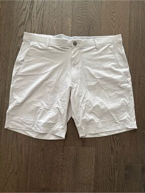 Infinity LinearFlex Light Gray Performance Shorts. NWT Men’s Size 40